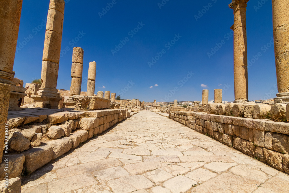 Fototapeta premium ruins of ancient Roman temple in Jerash, Jordan