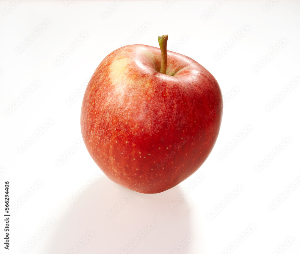 Roter Apfel als Freisteller vor weiss Roter Apfel als Freisteller vor weiss
