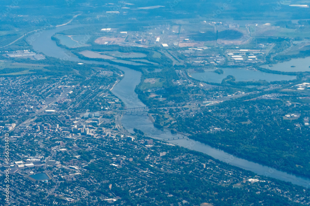 Naklejka premium Aerial view of the Raritan River as it flows through the New Jersey town of New Brunswick 