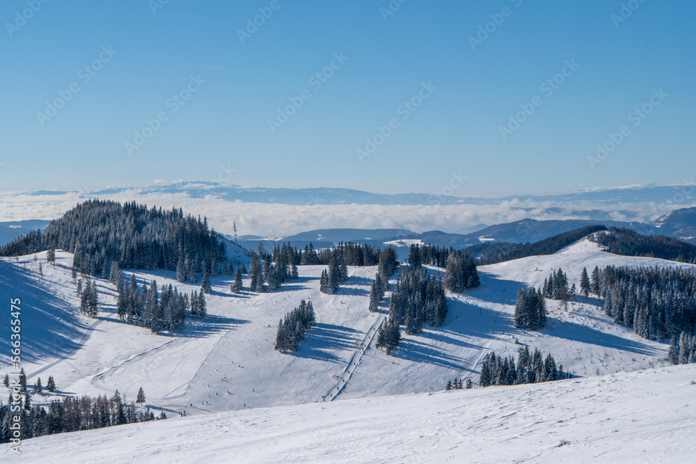 Winterliche Berglandschaft im steirischen Almenland