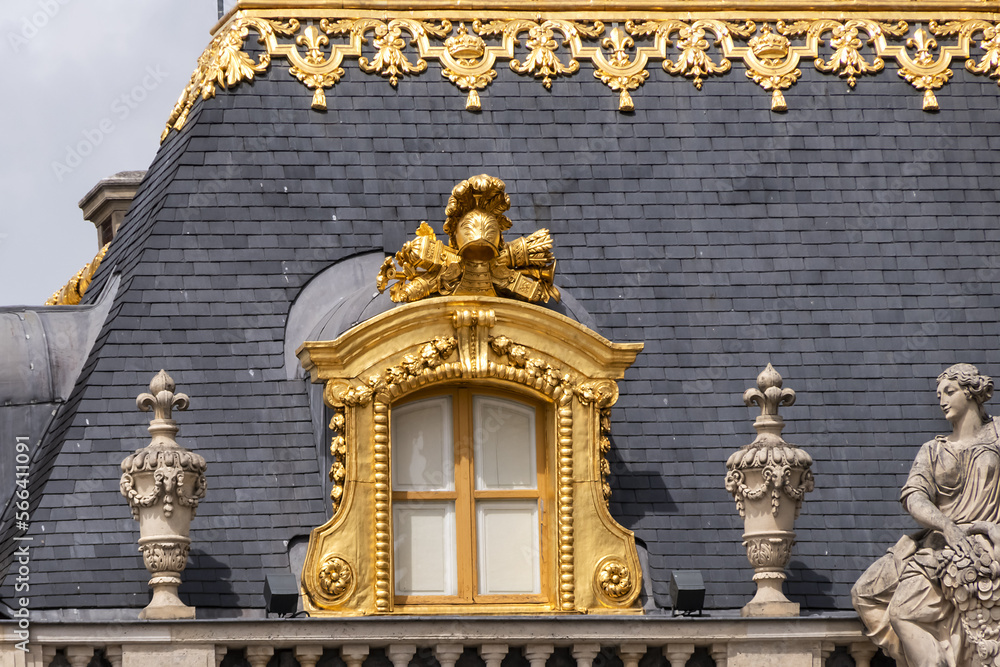 Obraz premium Architectural fragments of Chateau de Versailles (Palace of Versailles) near Paris: Palace Versailles was a royal chateau. Versailles, Paris, France.