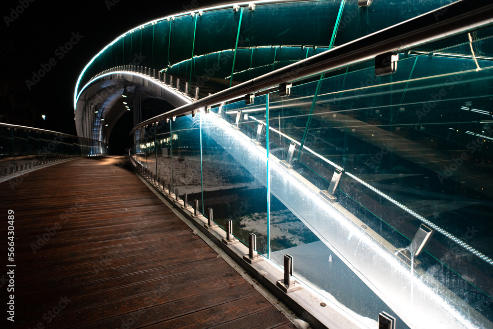 Naklejka premium bridge at night