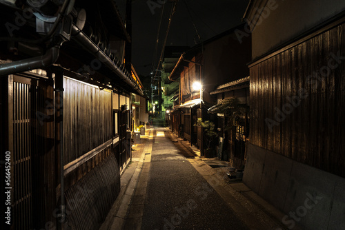 夜の路地裏