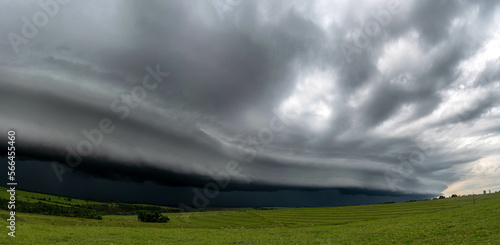 Incredible storm cloud, Shelf Cloud, dark clouds, weather changes © asaffsouza