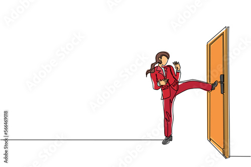 Single continuous line drawing businesswoman prying doorknob with screwdriver. Woman repair broken handle door knob with handywoman tool in tool box. Business concept. One line draw design vector