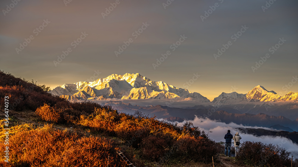 Obraz premium sunset in the mountains of himalaya