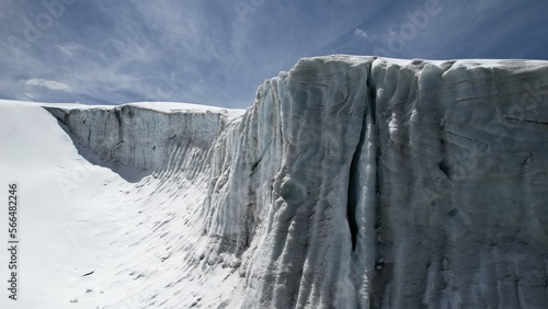 Glaciar gigante con grietas en los andes, quelccaya Perú photo