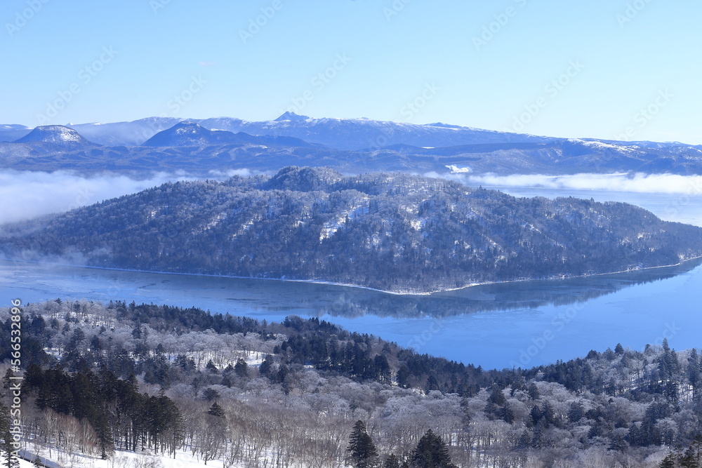 霧氷が美しい冬の屈斜路湖