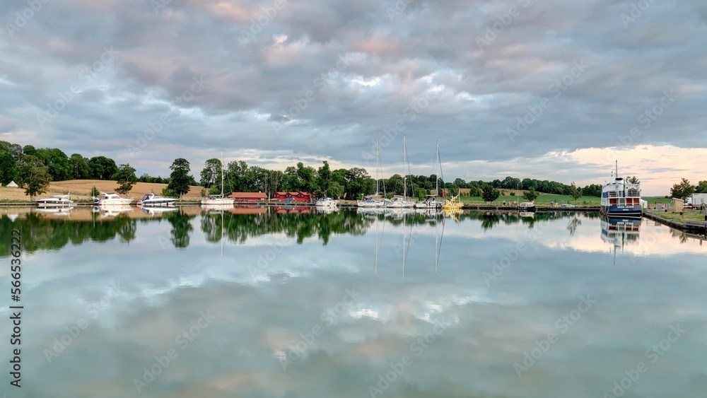 Canal Göta et le lac Roxen en Suède, Scandinavie	