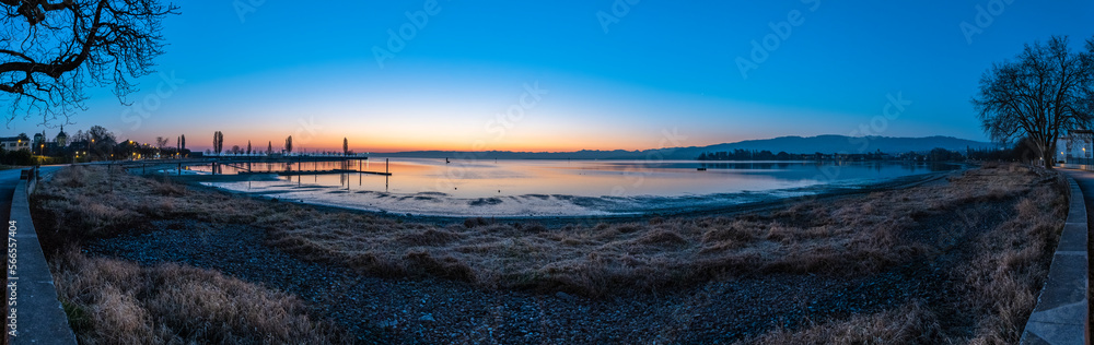 Morgenrot über dem Bodensee bei Arbon