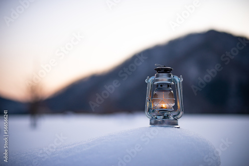 雪とランタン © 歌うカメラマン