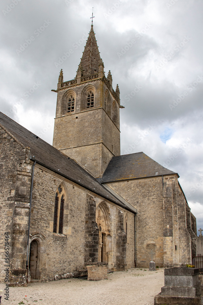 Saint-Côme-du-Mont. Eglise Saint-Côme et Saint-Damien. Manche. Normandie