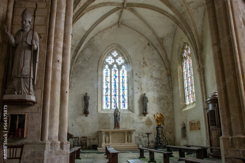 Saint-Côme-du-Mont. Intérieur de l'église Saint-Côme et Saint-Damien. Manche. Normandie