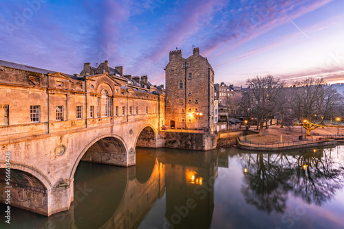 Cuadro en lienzo Walking around the historic city of Bath, Uk