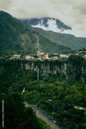 Mirada del valle en Baños, Ecuador.