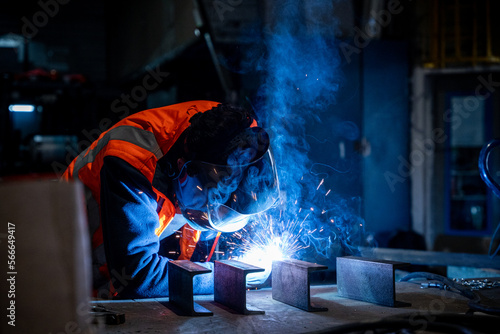 soudure soudeur indutrie travailleur travail métal industriel welder welding