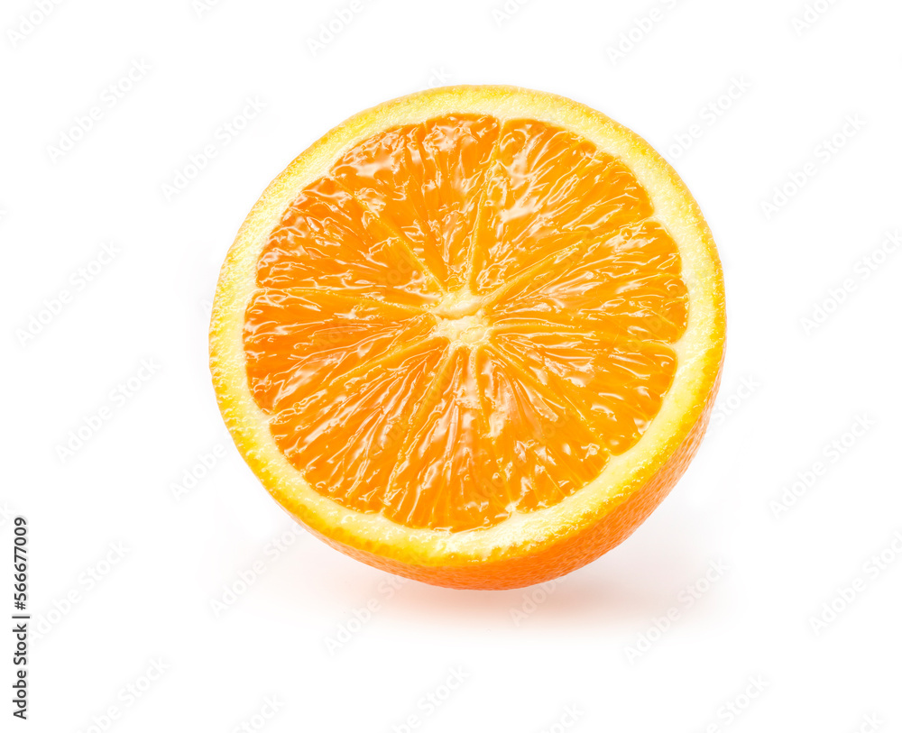 Halb aufgeschinittene Orange auf weiss als Freisteller Halb aufgeschinittene Orange auf weiss als Freisteller