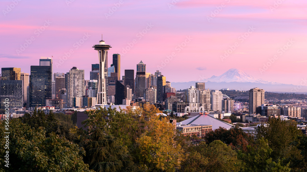 Seattle and Mount Rainier, USA viewed from Kerry Park on Queen Anne hill