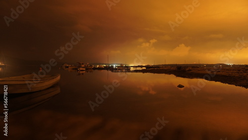 Foto time lapse of clouds over the river