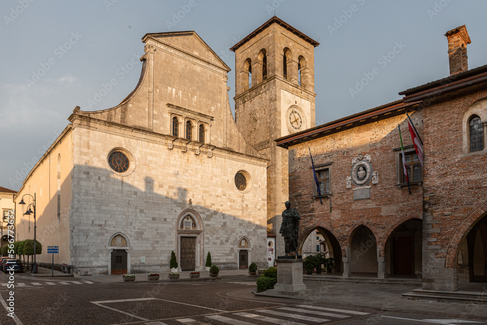 Obraz premium medieval city in Italy at sunny day