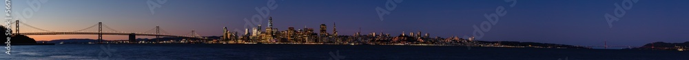 Fototapeta premium San Francisco skyline viewed from Treasure Island