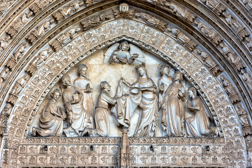 Detalle Puerta del Perdón, Catedral de Toledo, San Ildefonso,España - obrazy, fototapety, plakaty 
