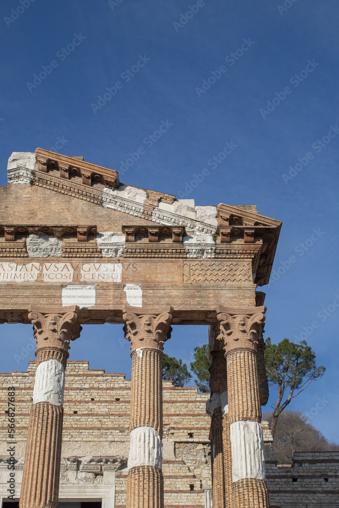 ancient roman ruin temple