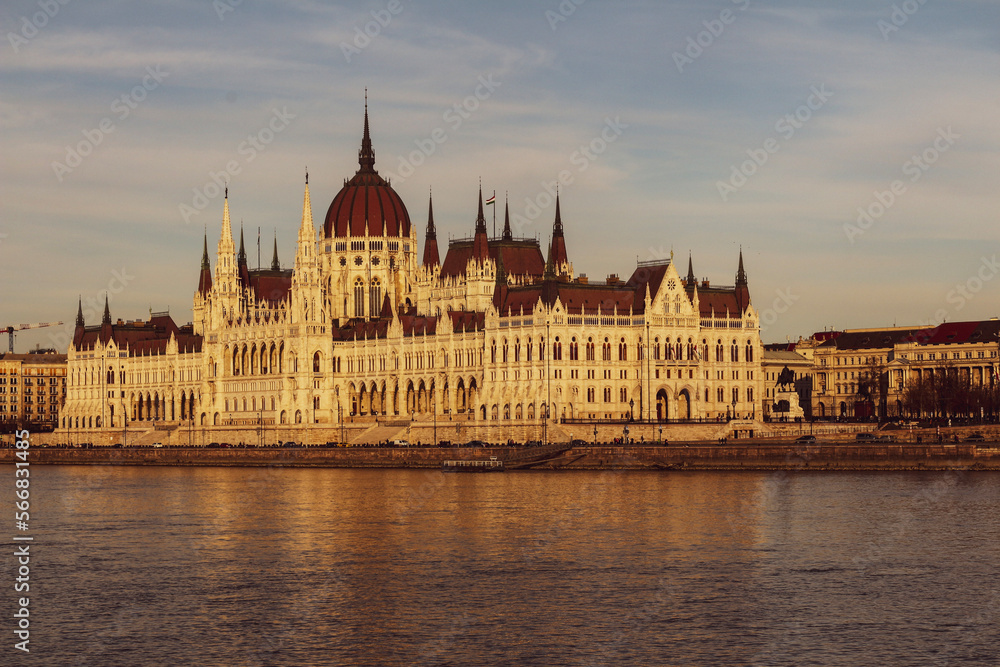 Fototapeta premium hungarian parliament building