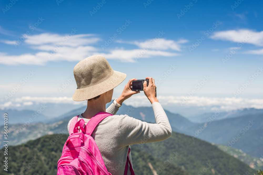 Asian climbing woman take pictures