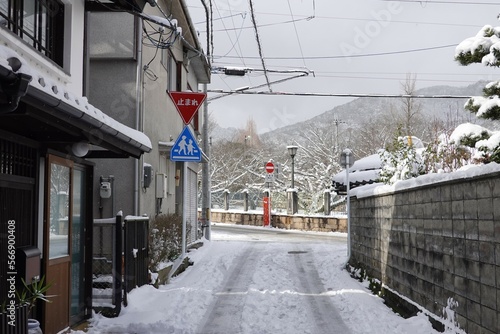 地方の風景　雪の日の朝 photo