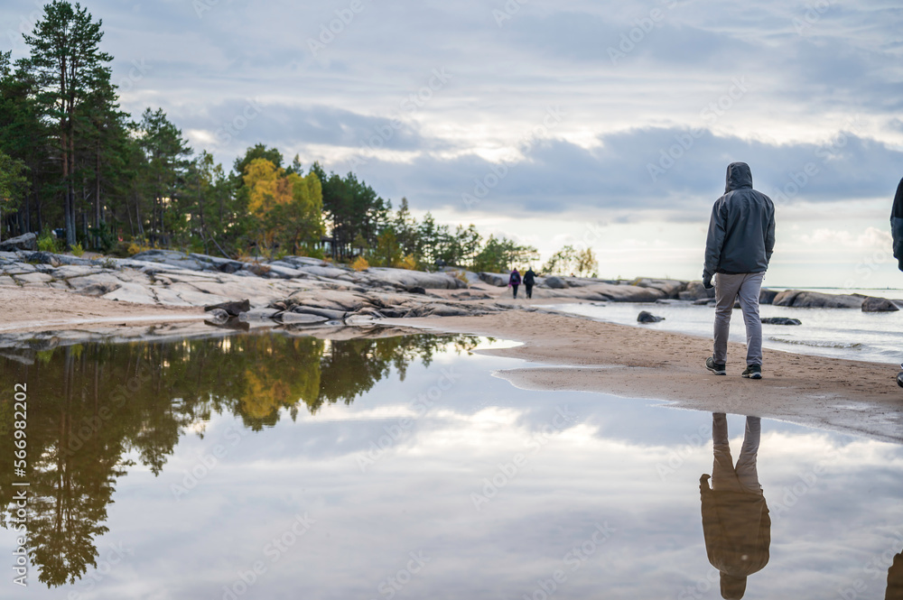 Obraz premium man walking on the beach. Fäboda, Jakobstad/Pietarsaari, Finland. 
