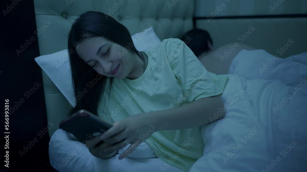Wife texts lover while her husband sleeps Wife texts lover while her husband sleeps