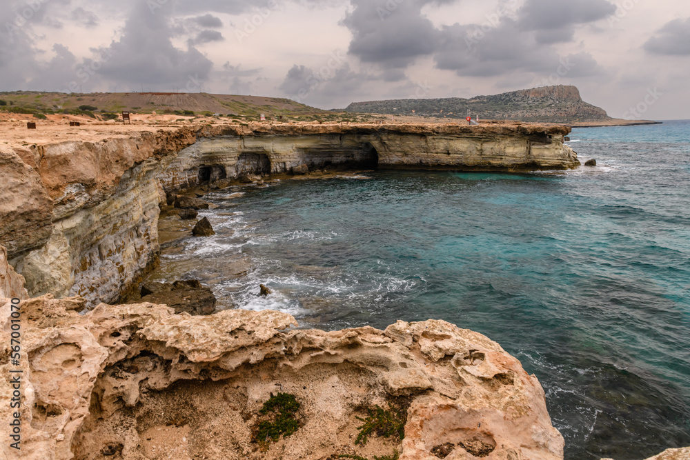 Morskie jaskinie, Cypr - obrazy, fototapety, plakaty 