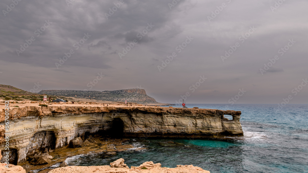 Morskie jaskinie, Cypr - obrazy, fototapety, plakaty 
