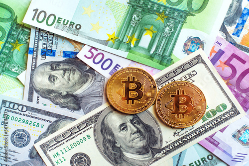 Obraz na płótnie Dollars and bicone as an abstract symbol of the growing role of digital currency and financial transactions on the Internet (course, exchange, trade, circle - concept) w salonie
