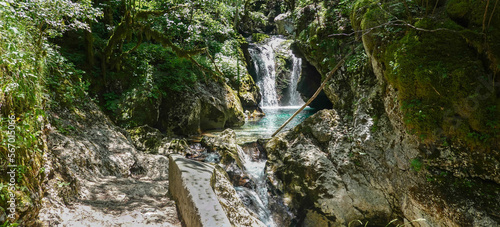 Sunikov Wasserfall im Lepenatal im Triglav Nationalpark photo