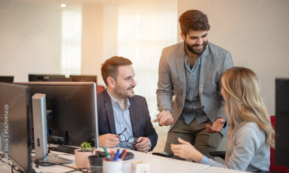 Obraz premium Three 30s colleagues using laptop discussing online presentation, prepare collaborative on-line project, make computer task, share ideas consider strategy, develop start up, plan work sit at workplace