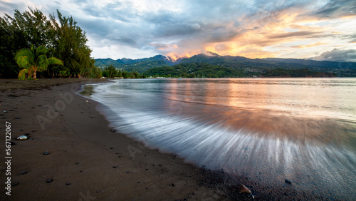 Fotografie Matavai Bay at Pointe Venus, Tahiti, at sunset