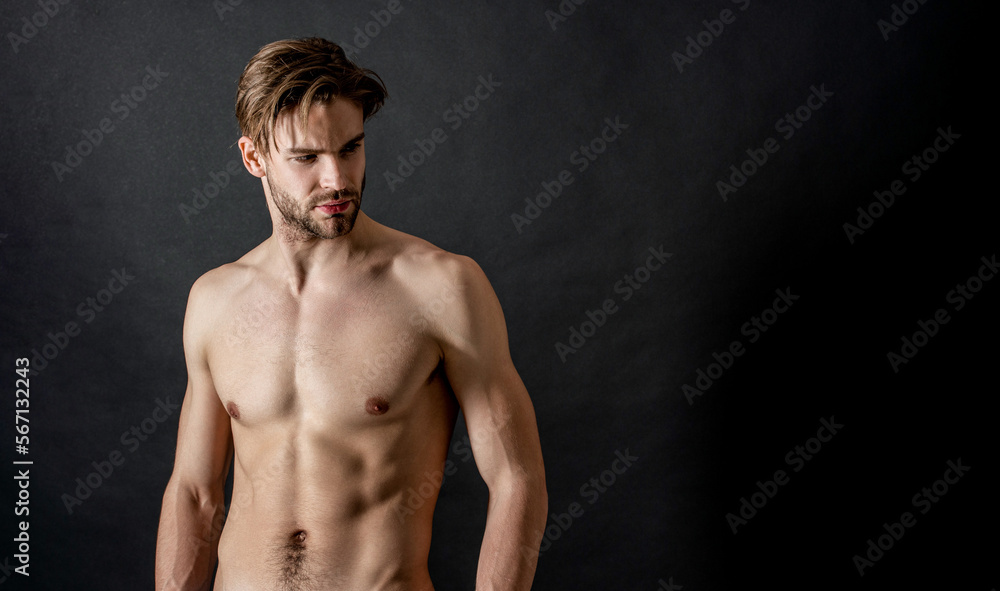 Naklejka premium muscular man with abs muscles, copy space. photo of man with muscular abs.