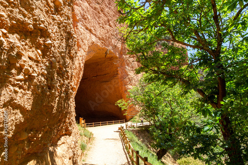 Vista de la Cuevona en Las Médulas, Considerada la mayor mina de oro a cielo abierto de todo el Imperio Romano. En el año 1997 la Unesco lo declaró Patrimonio de la Humanidad photo