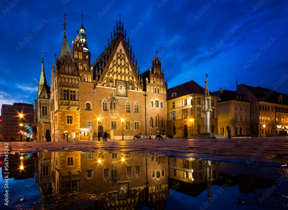 Fototapeta premium Wroclaw Town Hall at night.