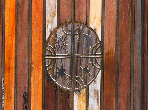 Simbolo mapuche en fierro y madrea photo
