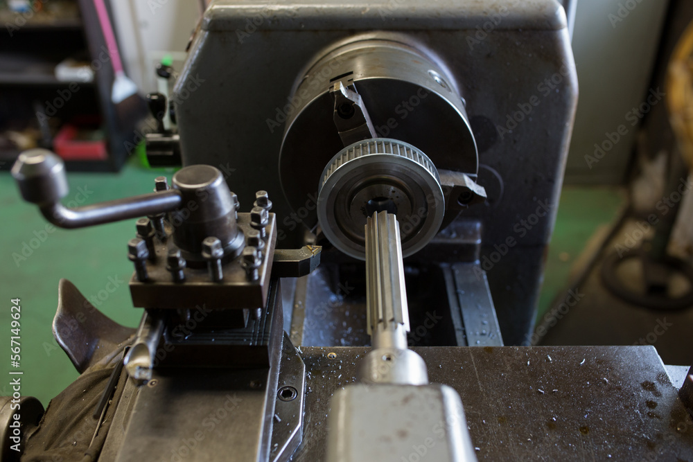 Reaming the inner diameter with a lathe
Reaming the inner diameter with a lathe