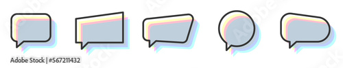 Conjunto de iconos de burbujas de mensajes con sombras de colores. Concepto de diálogo, conversación. Comunicación. Globos sin expresión. Ilustración vectorial