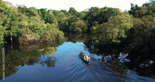 barco no rio da floresta amazonica no por do sol
 photo