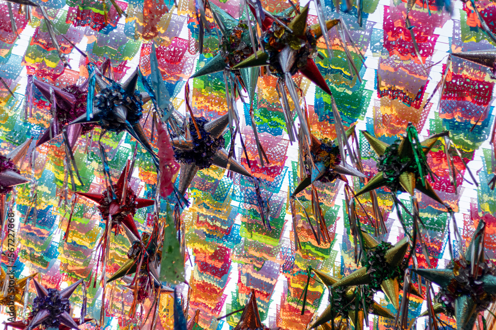 Fototapeta premium Camino de piñatas en Tlaquepaque