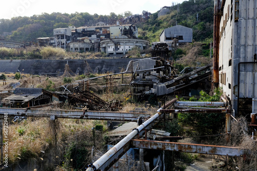 朽ち果てた池島の石炭採掘工場跡