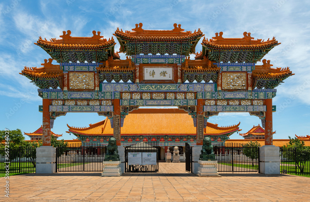 Fototapeta premium gateway to the Nan Hua Buddhist Temple, Bronkhorstspruit, South Africa