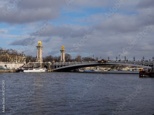 vue du pont Alexandre 3 à Paris