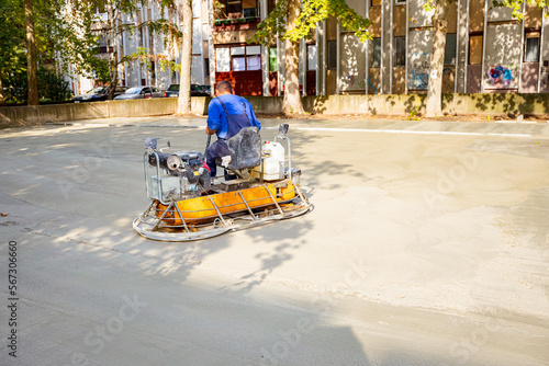 Power trowel with engine, machine for finishing, leveling concrete surface